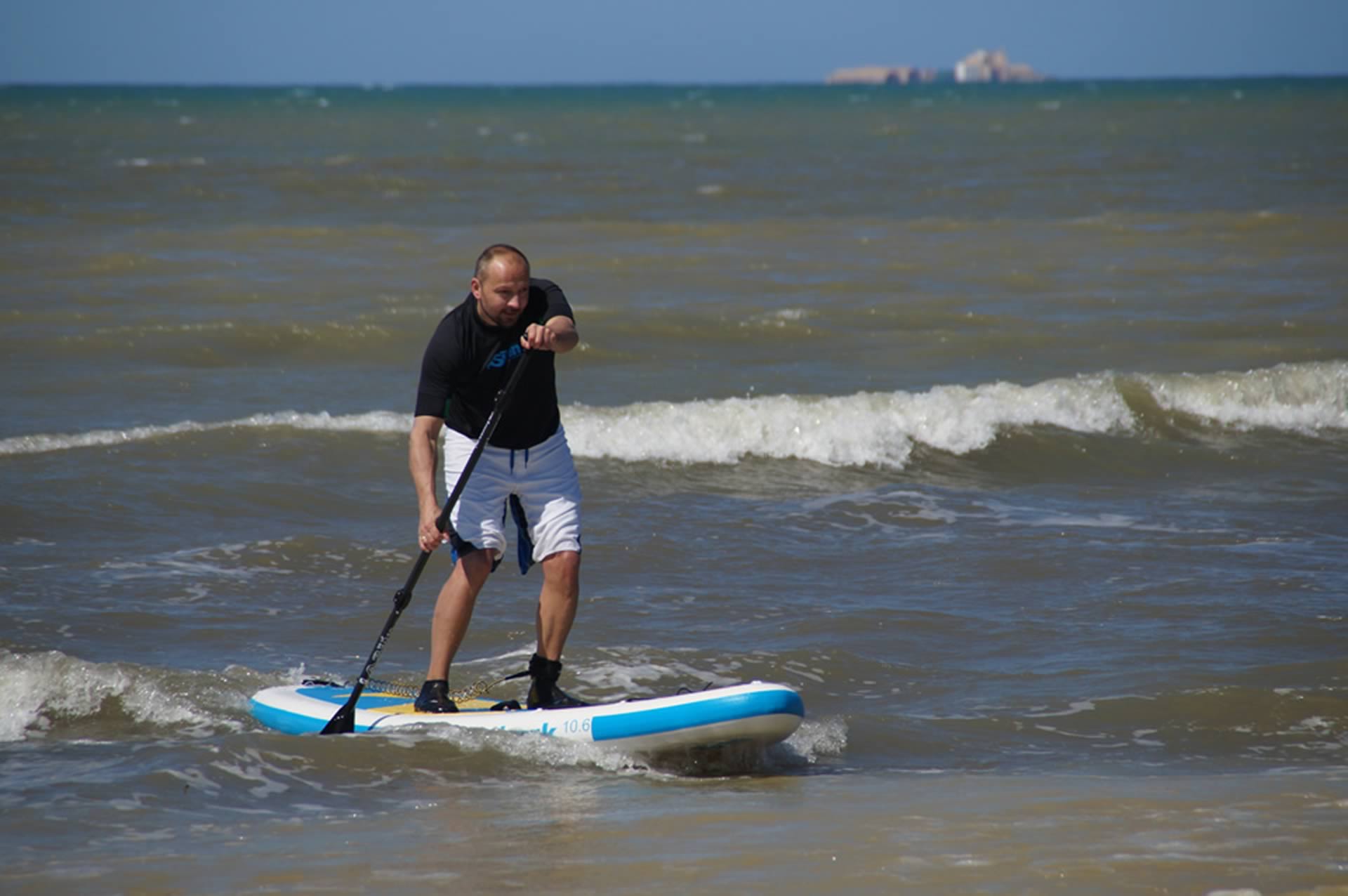 1813 - 1920x 960 shark sup shark 10