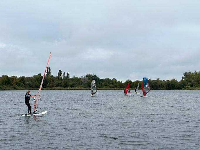 Archiv 1555 - 4 windsurfen